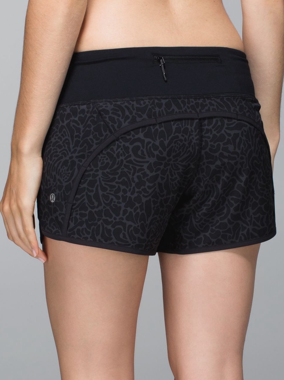Lululemon Run Times shorts 4” black gray print running gym training activewear 8